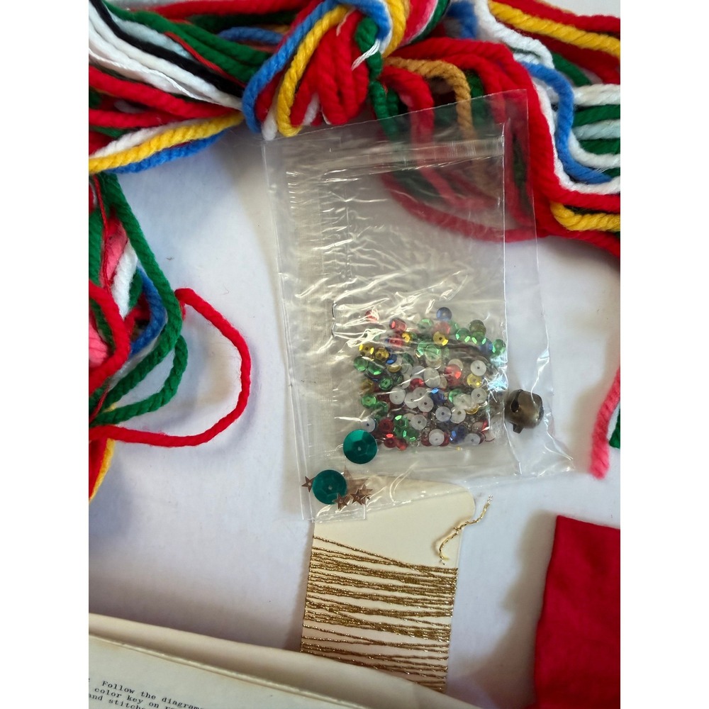 VTG Bucilla Needlepoint 4 Ornament Kit DIY Christmas Crafts Plastic Canvas Open - Picture 4 of 14